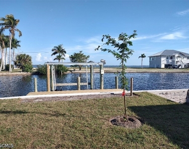 2585 3rd Street - Photo Thumbnail 2