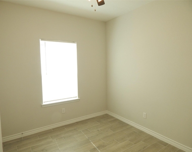 230 Northlawn - Photo Thumbnail 14