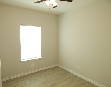230 Northlawn - Photo Thumbnail 18