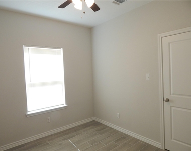 230 Northlawn - Photo Thumbnail 12