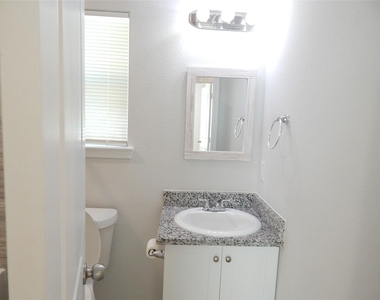 230 Northlawn - Photo Thumbnail 15