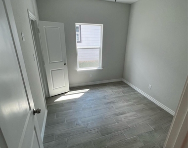 230 Northlawn - Photo Thumbnail 26