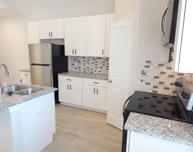 230 Northlawn - Photo Thumbnail 8