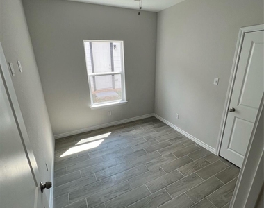 230 Northlawn - Photo Thumbnail 28