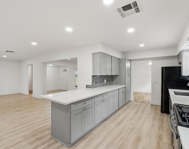1219 Wisterwood Drive - Photo Thumbnail 5