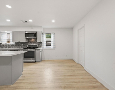 1219 Wisterwood Drive - Photo Thumbnail 12