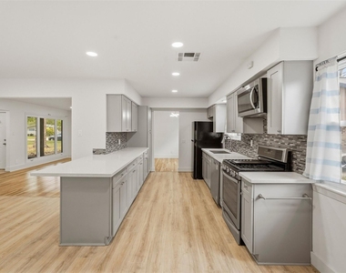 1219 Wisterwood Drive - Photo Thumbnail 4