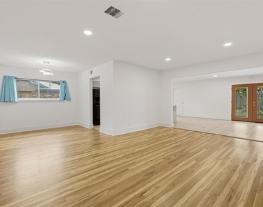 1219 Wisterwood Drive - Photo Thumbnail 9