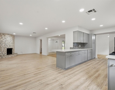 1219 Wisterwood Drive - Photo Thumbnail 10
