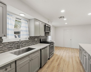 1219 Wisterwood Drive - Photo Thumbnail 11