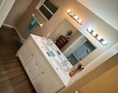 3421 Jeffcott Street - Photo Thumbnail 5