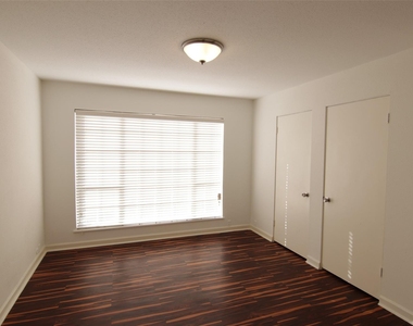 2101 Fountain View Drive - Photo Thumbnail 11