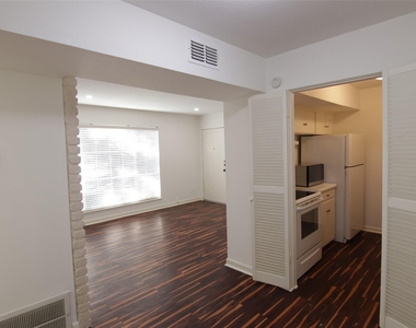 2101 Fountain View Drive - Photo Thumbnail 6