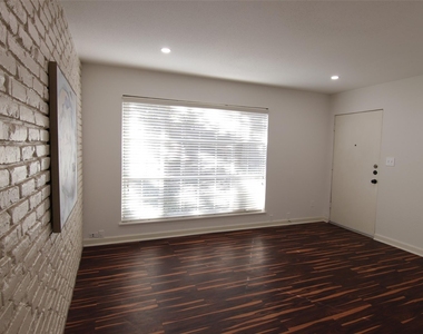 2101 Fountain View Drive - Photo Thumbnail 5