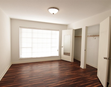 2101 Fountain View Drive - Photo Thumbnail 12