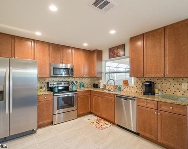 731 104th Avenue N - Photo Thumbnail 5