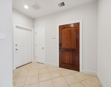 3041 Clinton Drive - Photo Thumbnail 2