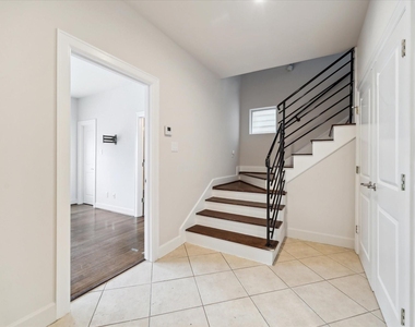 3041 Clinton Drive - Photo Thumbnail 3