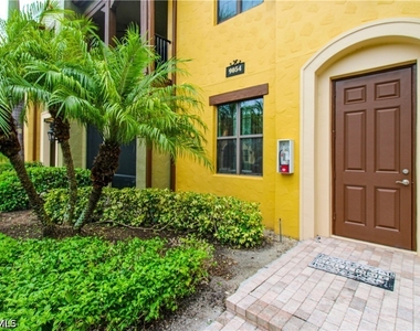 9054 Capistrano Street N - Photo Thumbnail 8