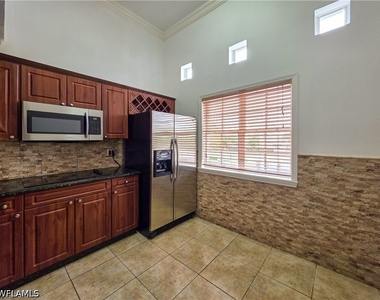 3407 Winkler Avenue - Photo Thumbnail 13
