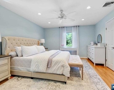 204 Deerfield - Photo Thumbnail 11