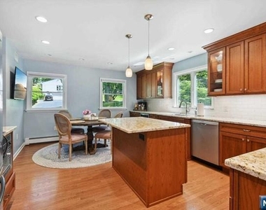 204 Deerfield - Photo Thumbnail 3
