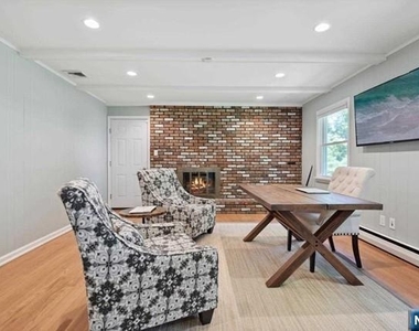 204 Deerfield - Photo Thumbnail 10