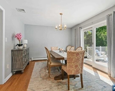 204 Deerfield - Photo Thumbnail 6