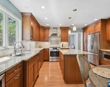 204 Deerfield - Photo Thumbnail 4