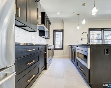 208 Nwk Pompton - Photo Thumbnail 2