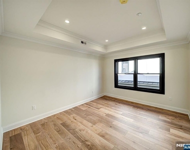 208 Nwk Pompton - Photo Thumbnail 4