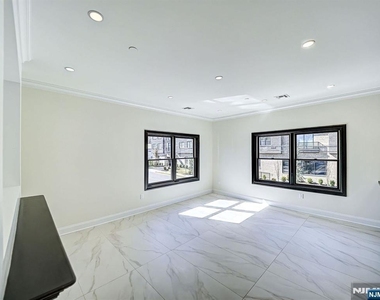 208 Nwk Pompton - Photo Thumbnail 13