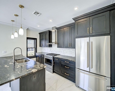 208 Nwk Pompton - Photo Thumbnail 2