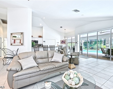 6453 Autumn Woods Boulevard - Photo Thumbnail 5