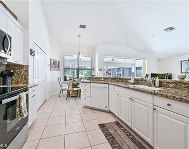6453 Autumn Woods Boulevard - Photo Thumbnail 8