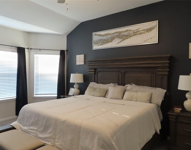 10818 Sugar Pine Lane - Photo Thumbnail 6
