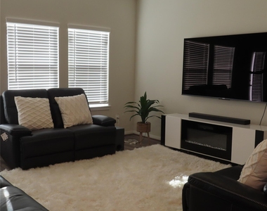 10818 Sugar Pine Lane - Photo Thumbnail 3