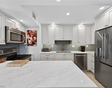 3443 Gulf Shore Boulevard N - Photo Thumbnail 12