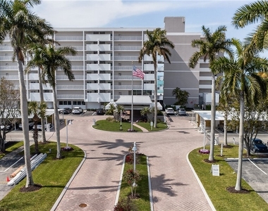 3443 Gulf Shore Boulevard N - Photo Thumbnail 2