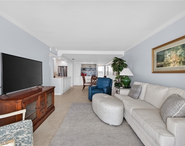3443 Gulf Shore Boulevard N - Photo Thumbnail 7