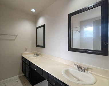 2126 Collingsfield Drive - Photo Thumbnail 14