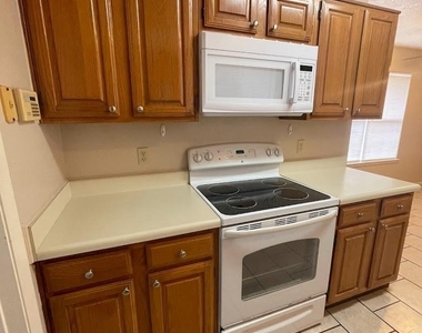 2126 Collingsfield Drive - Photo Thumbnail 9