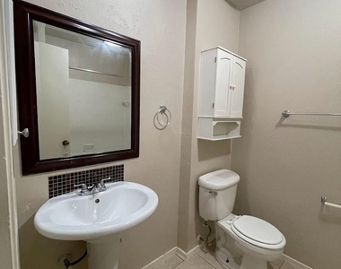 2126 Collingsfield Drive - Photo Thumbnail 19