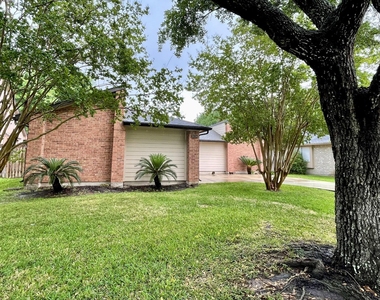 2126 Collingsfield Drive - Photo Thumbnail 3