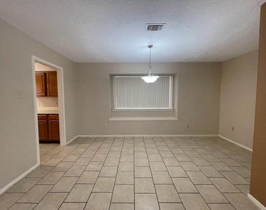 2126 Collingsfield Drive - Photo Thumbnail 8