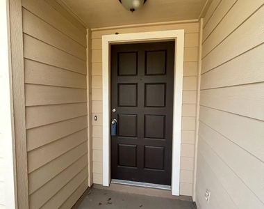 2126 Collingsfield Drive - Photo Thumbnail 5