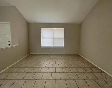 2126 Collingsfield Drive - Photo Thumbnail 7