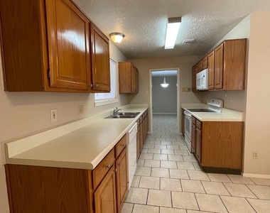 2126 Collingsfield Drive - Photo Thumbnail 11