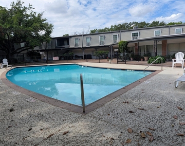9017 Rue Cambon Street - Photo Thumbnail 4