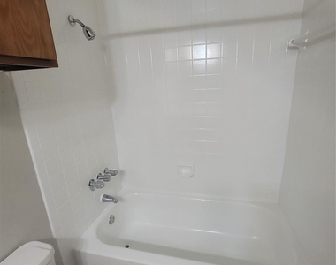 7250 W Greens Road - Photo Thumbnail 12